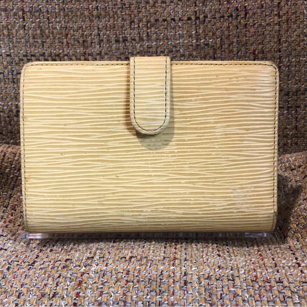 LOUIS VUITTON Ivory EPI Porte Monnaie Viennois Bifold KissLock Wallet Authentic